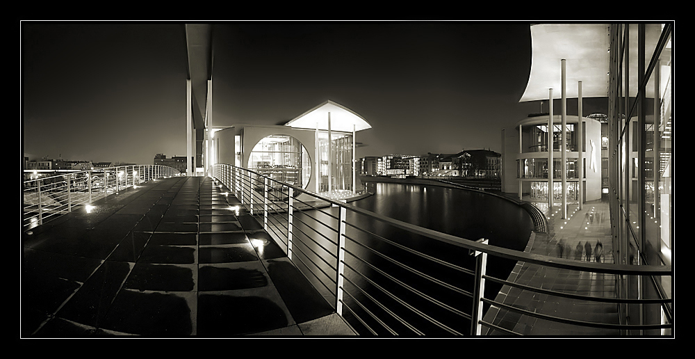 Berlin/Verbindungsbrücke zwischen Paul-Löbe- und Elisabeth-Lüders-Haus