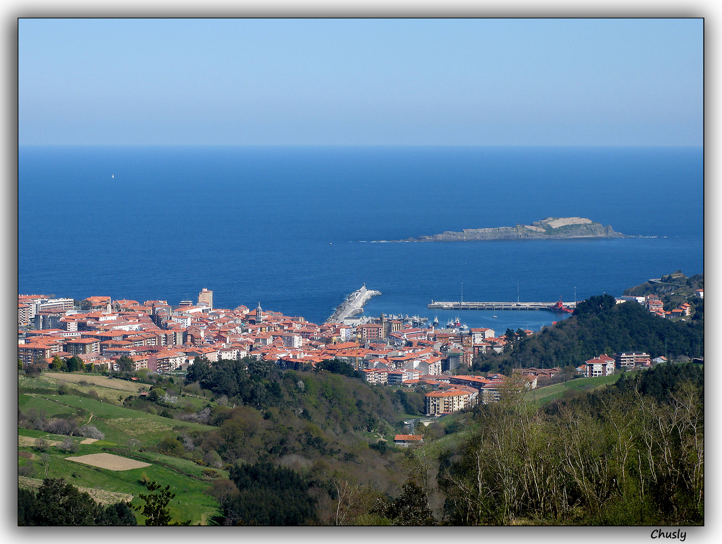 Bermeo y la isla de Izaro (Vizcaya)