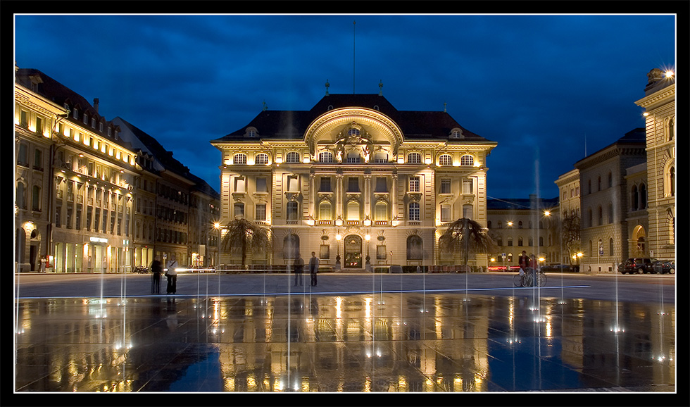 Bern Bundesplatz mit der Nationalbank