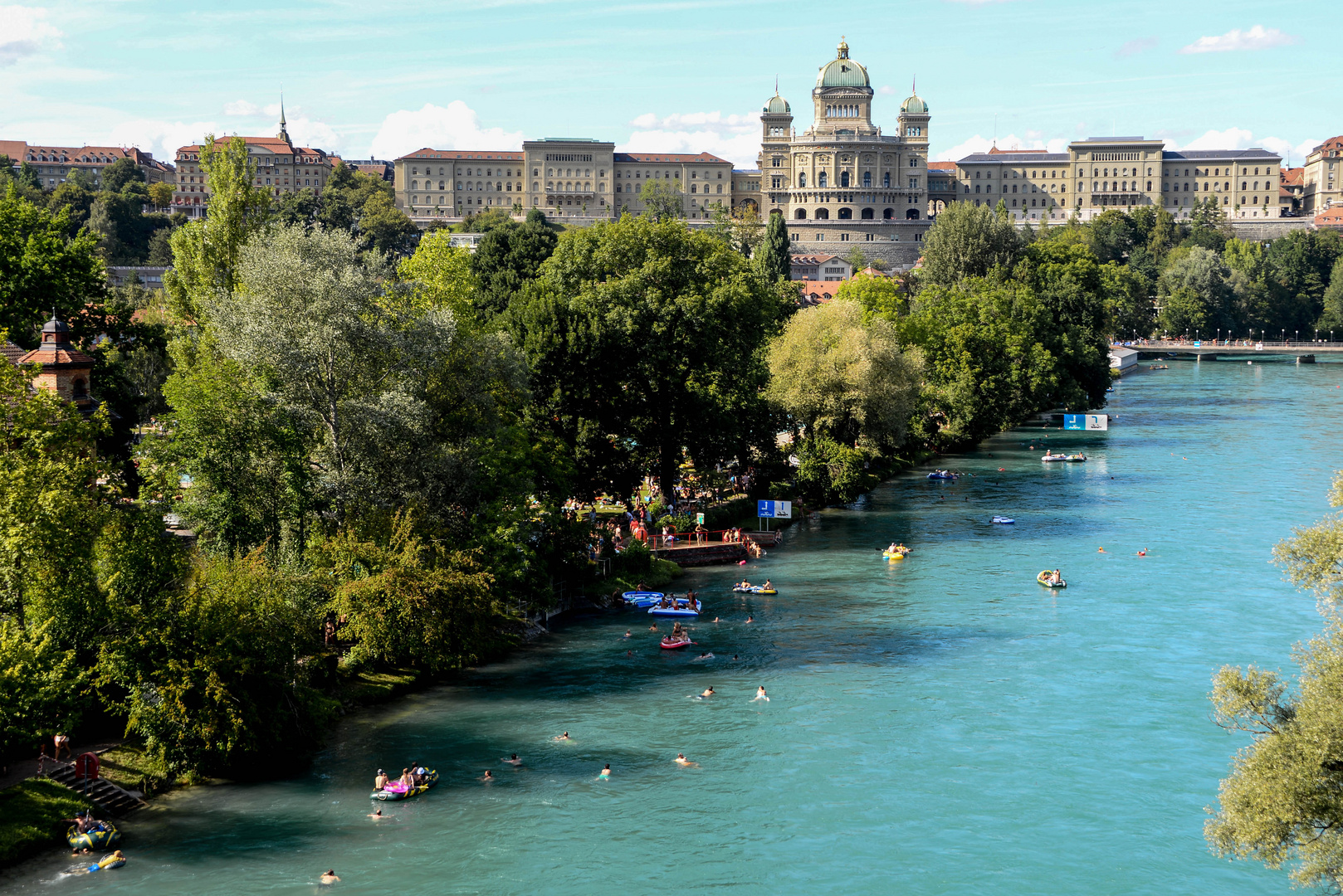 Bern: die Aare sorgt für Erfrischung