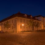 Bernburg - Schlosstraße mit Theater zur blauen Stunde