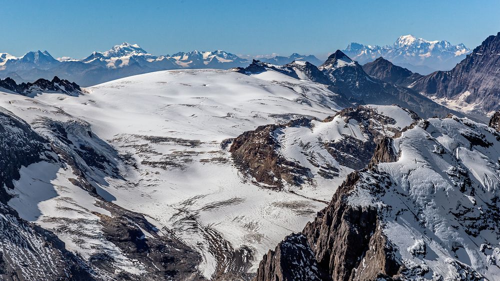 Berner Alpen-Blick ins Wallis und zum Mont Blanc