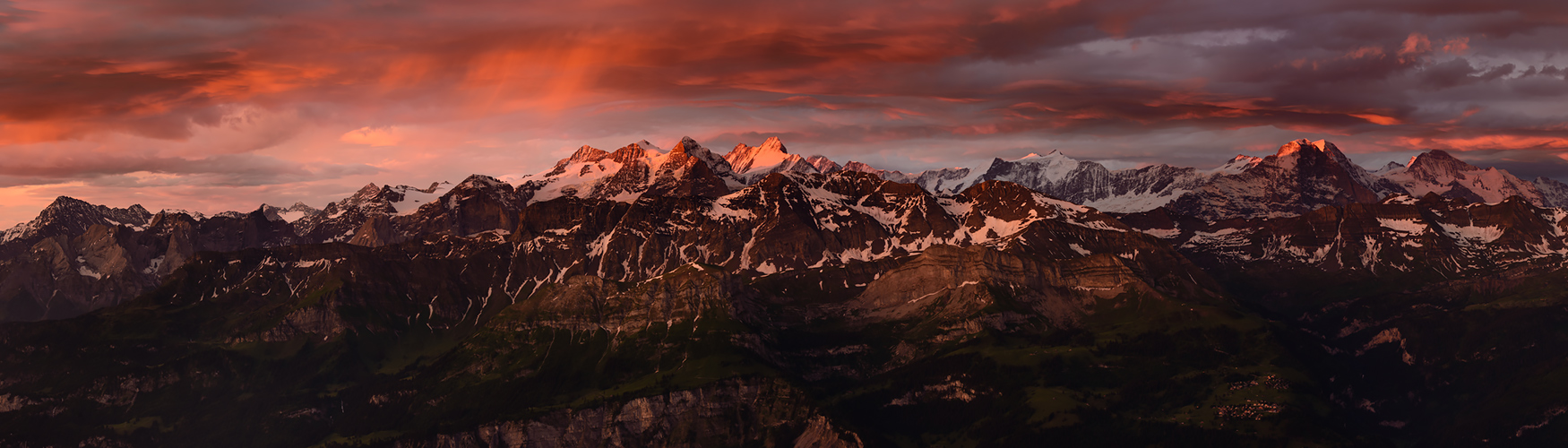 Berner Alpen im Morgenlicht