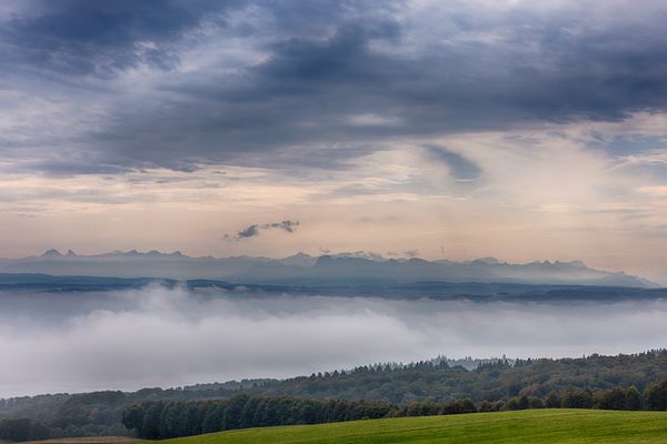 Berner Alpen im Nebel