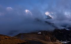 Berner Alpen im Nebel