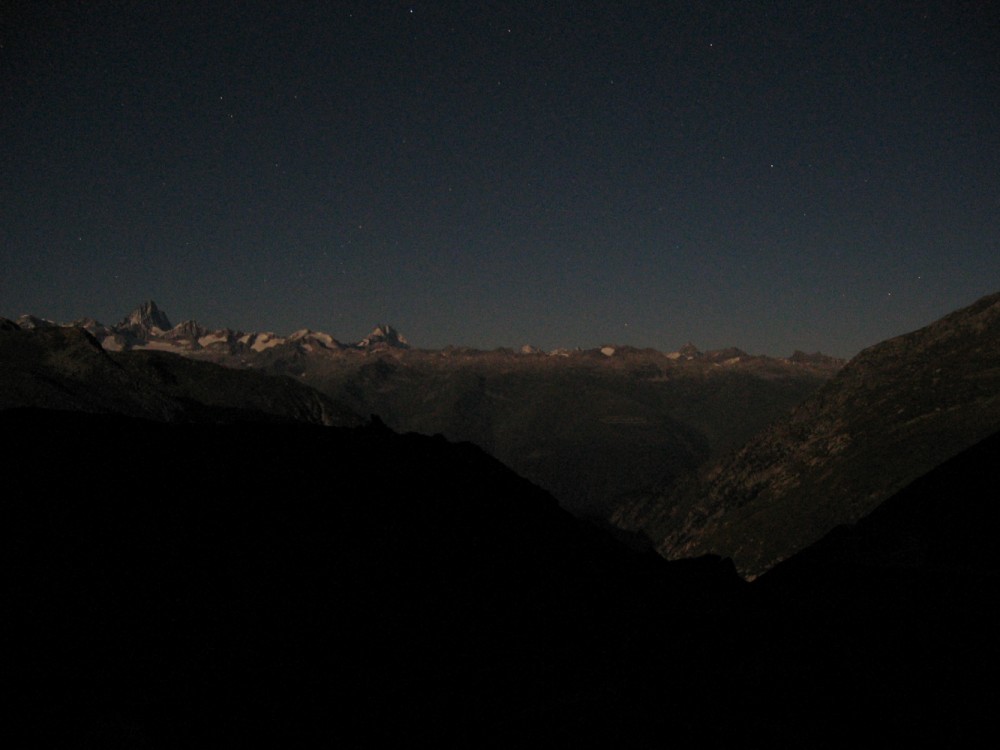 Berner Alpen vom Nufenenpass bei Nacht