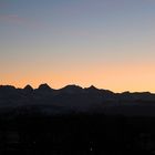 Berner Voralpenkette im Dezember-Abendlicht