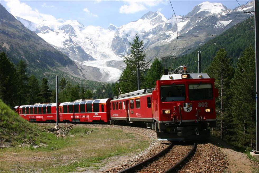 Bernina-Express bei Montebello