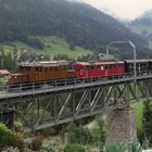 Bernina Krokodil RhB 182 und Bernina Triebwagen RhB 35 auf der Montreux - Berner Oberland Bahn (MOB)