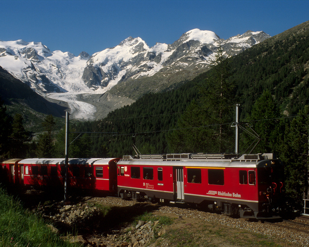 Berninabahn am Morteratschgletscher