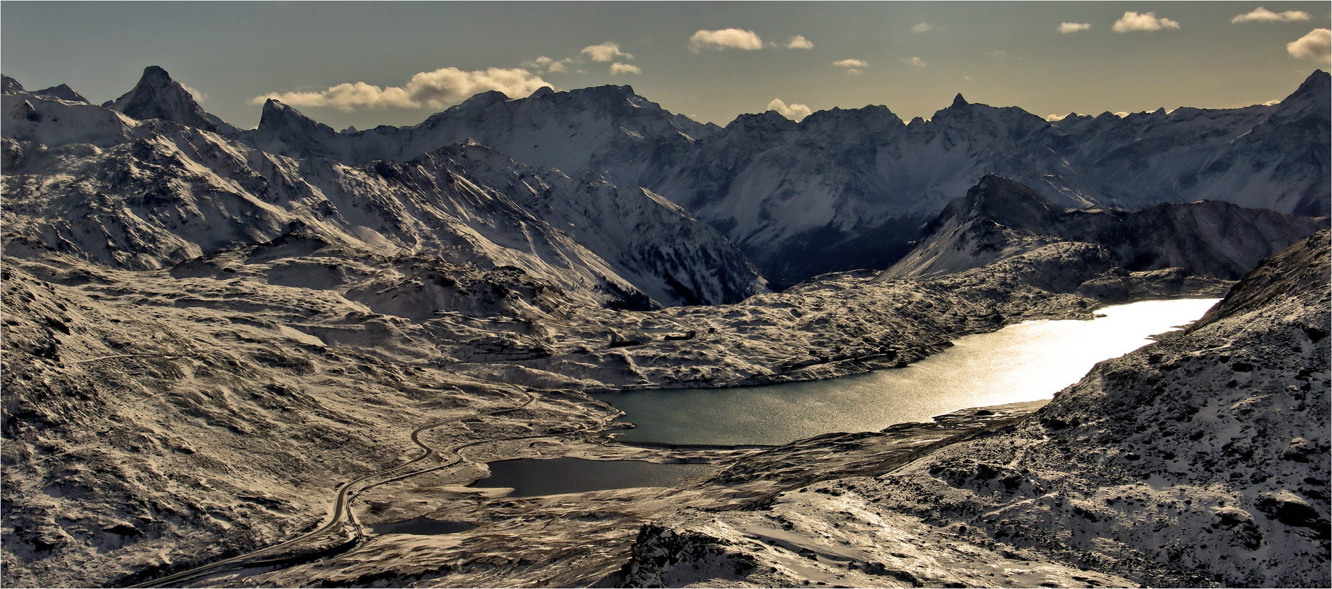 BERNINAPASS IM SCHNEE