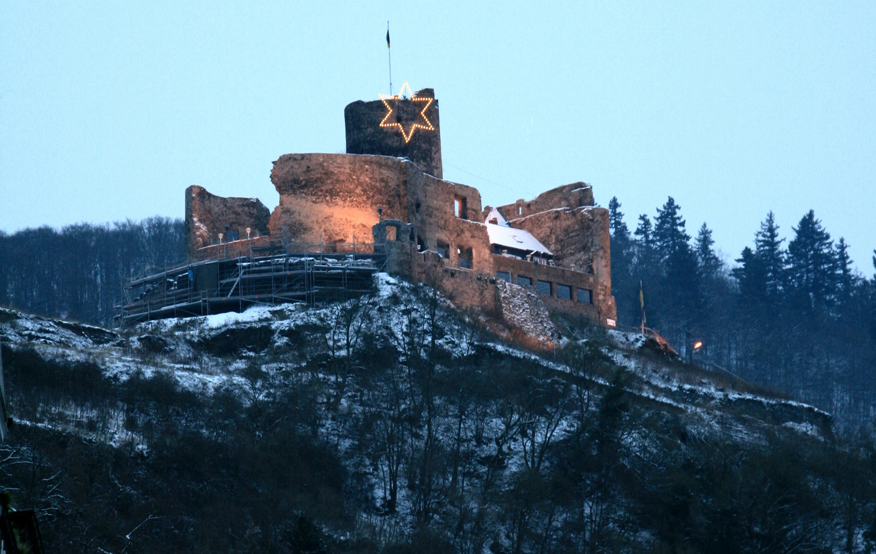 Bernkastel- Kues/ Burgruine Landshut zur Weihnachtszeit