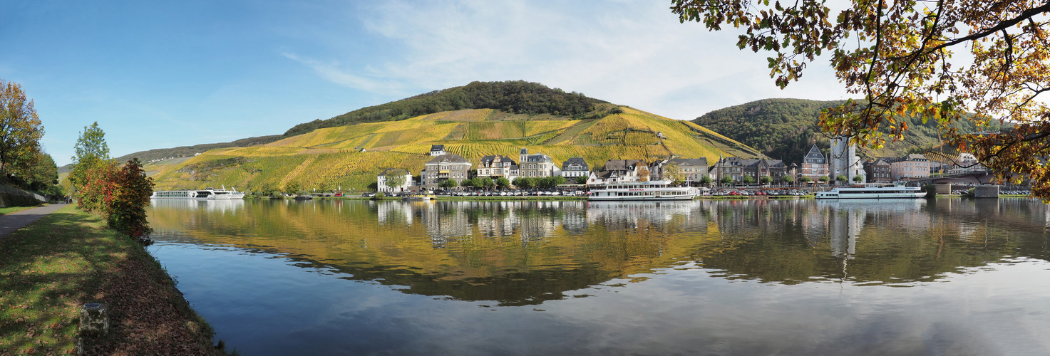 Bernkastel-Kues im Herbst - Panorama