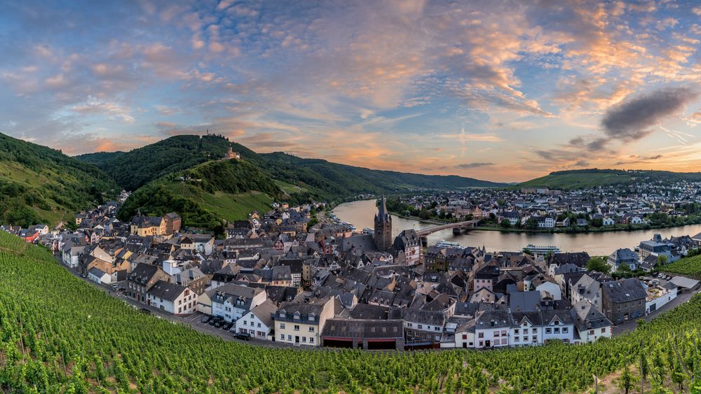 *Bernkastel-Kues @ Sonnenuntergangs-Panorama*