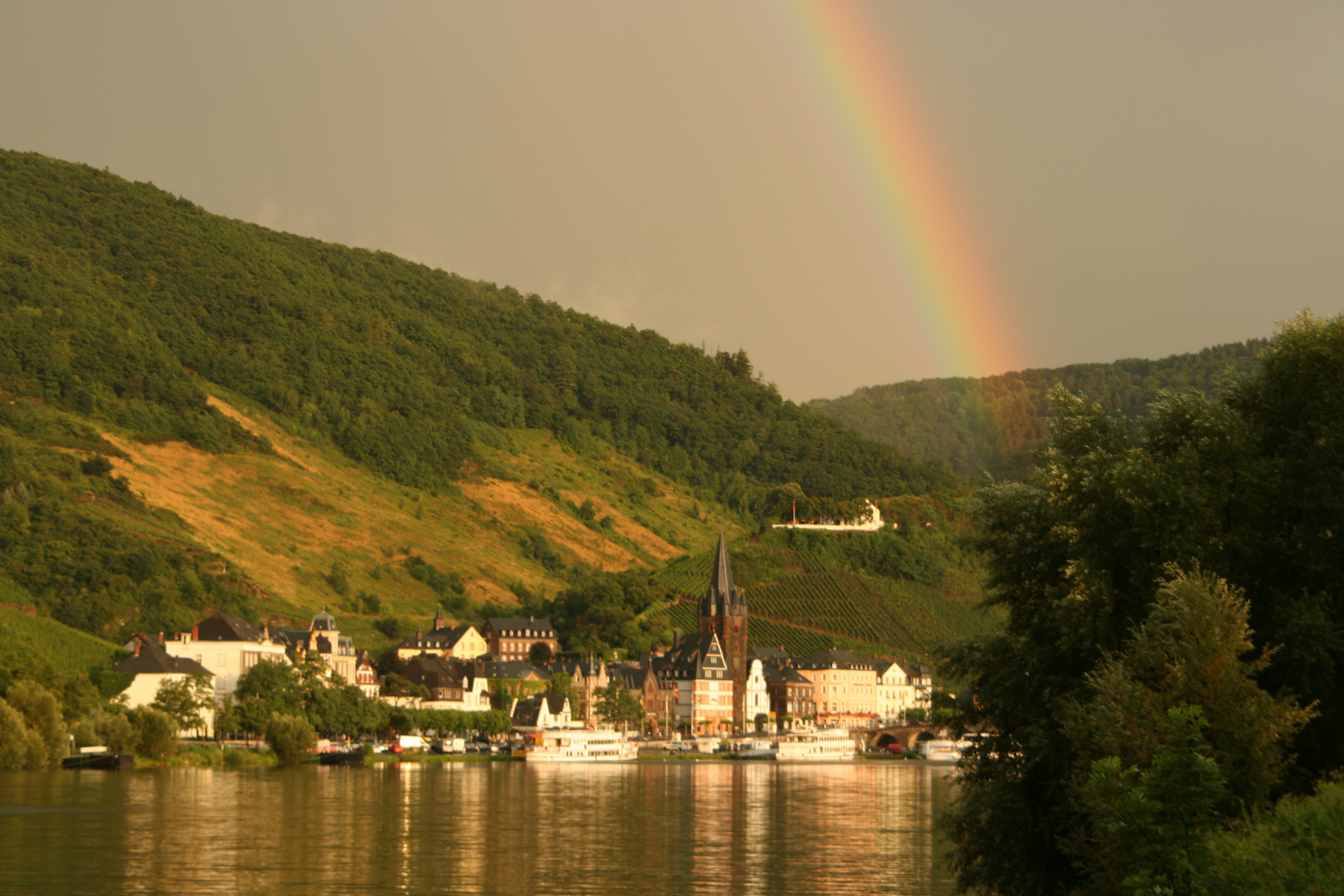 Bernkastel mit Regenbogen