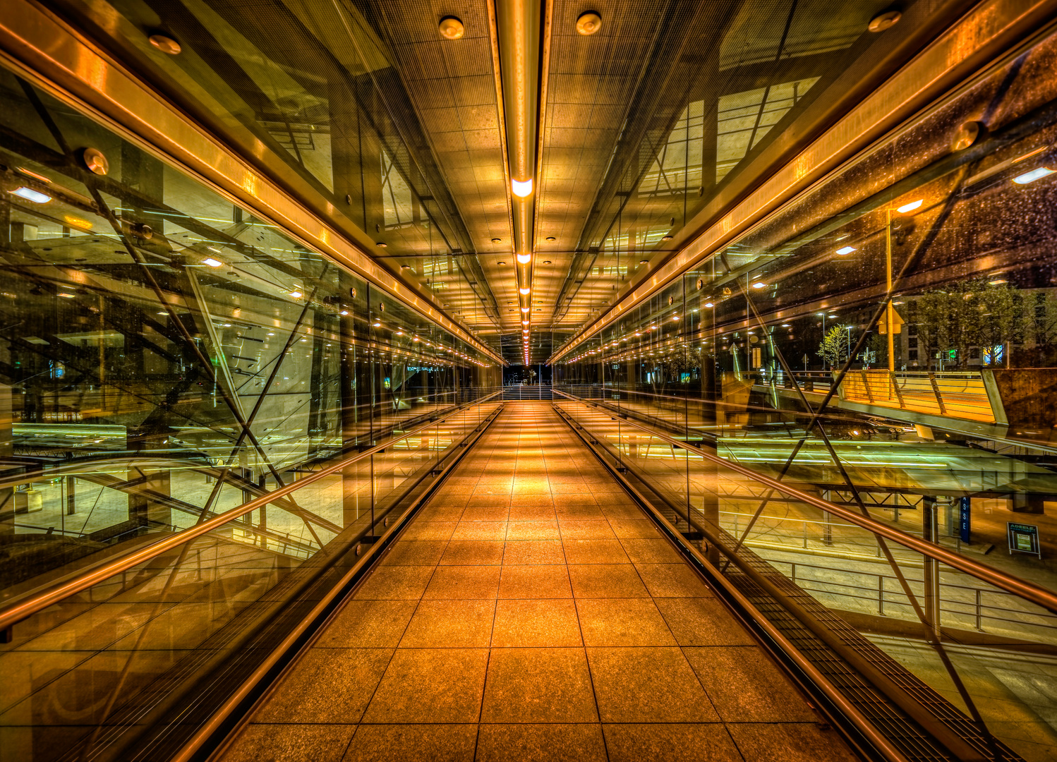 Bernsteintunnel am Stuttgarter Flughafen