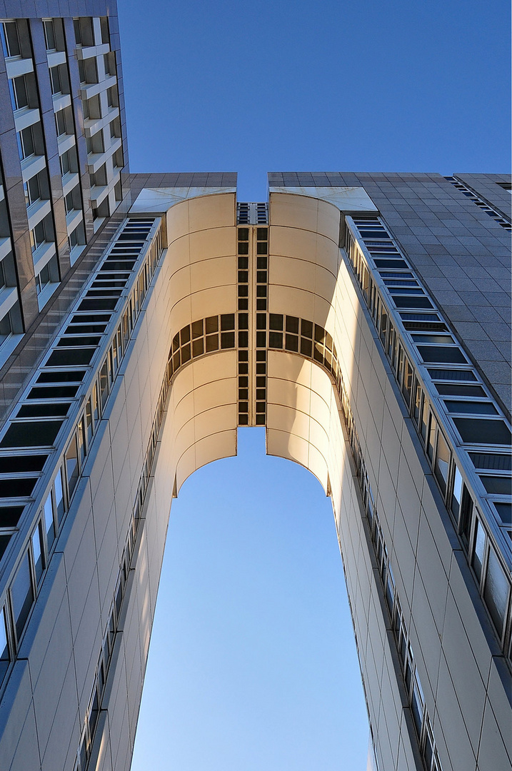 BerthavonSuttnerPlatz 2 Foto & Bild architektur, stadtlandschaft, skylines Bilder auf