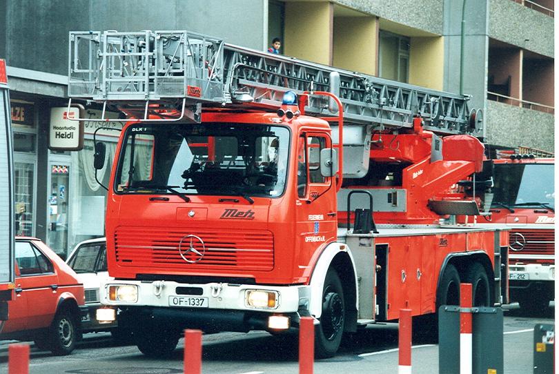 Berufsfeuerwehr Offenbach/Main DL-30 S-4 Mercedes Benz 2224 6x4 Metz