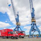 Berufsfeuerwehr trainiert Höhenrettung im Rostocker Stadthafen