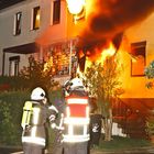 Berufsfeuerwehr Wuppertal Löschzug Barmen im Einsatz an der Straße Landheim