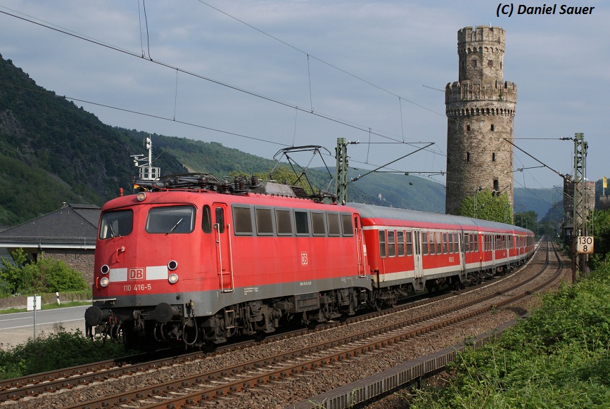 Berufsverkehr am Rhein