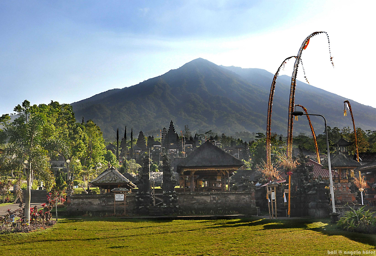 Besakih ohne Wolken mit Agung