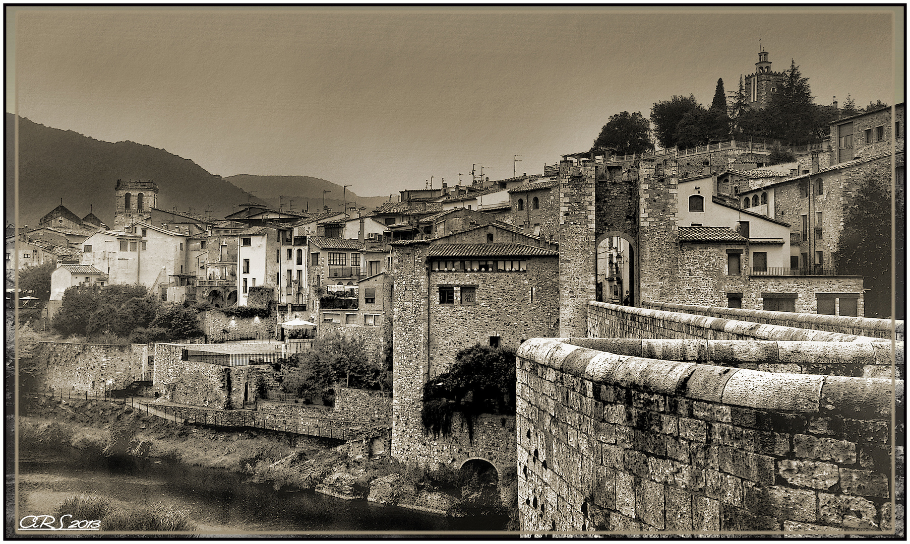 Besalú desde el puente