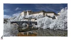 bescheidenes Haus am roten Fluss