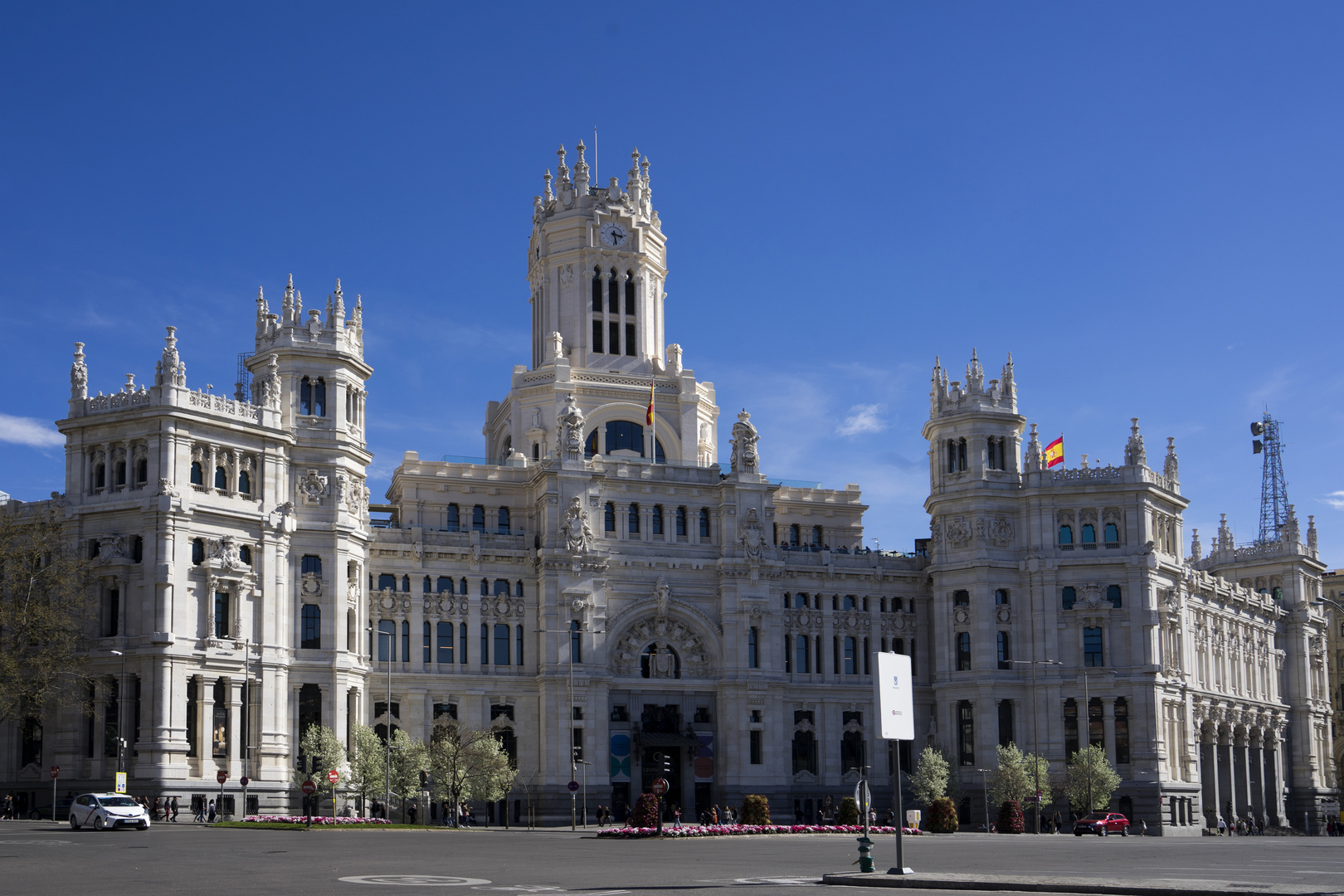 Bescheidenheit, Madrid