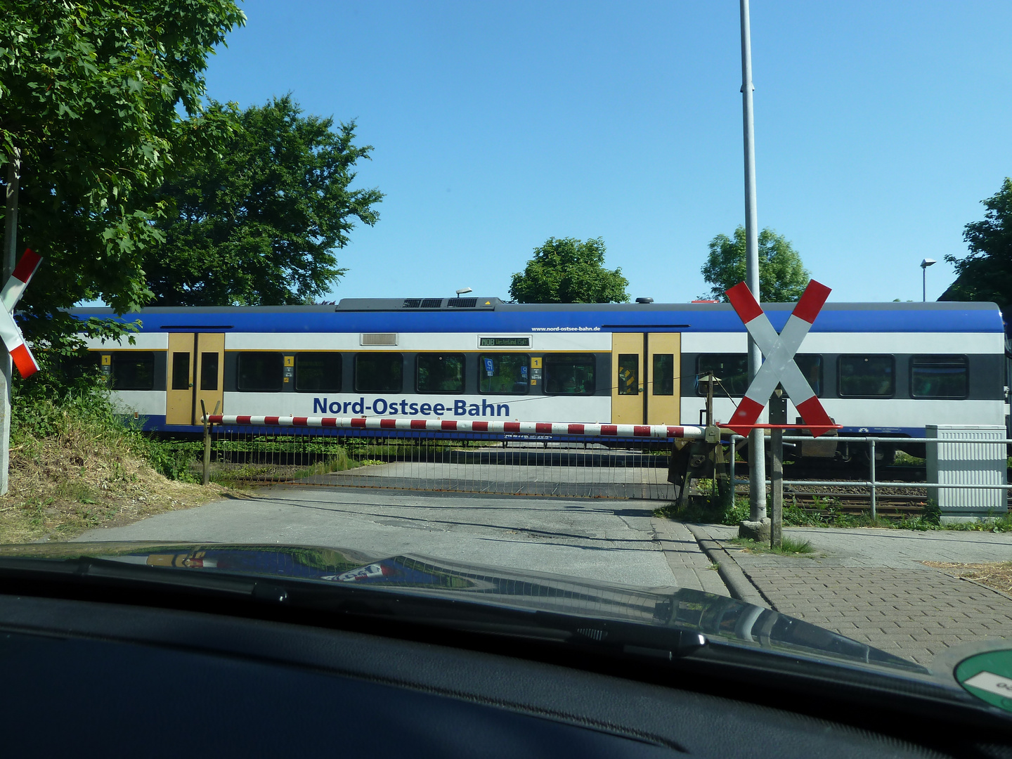 Beschrankter Bahnübergang