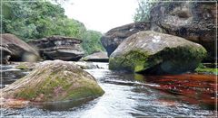 beschwerlicher Wasserweg auf dem Rio Carrao................