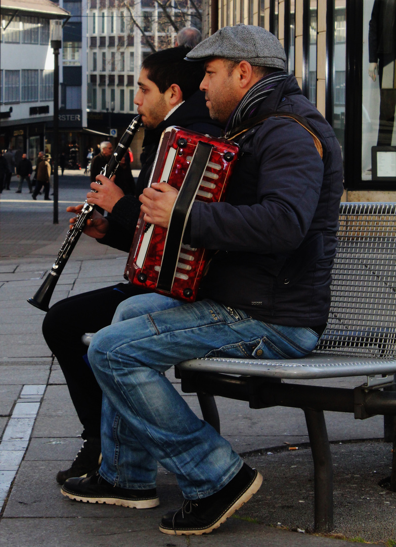 beschwingte Musik auf der Strasse