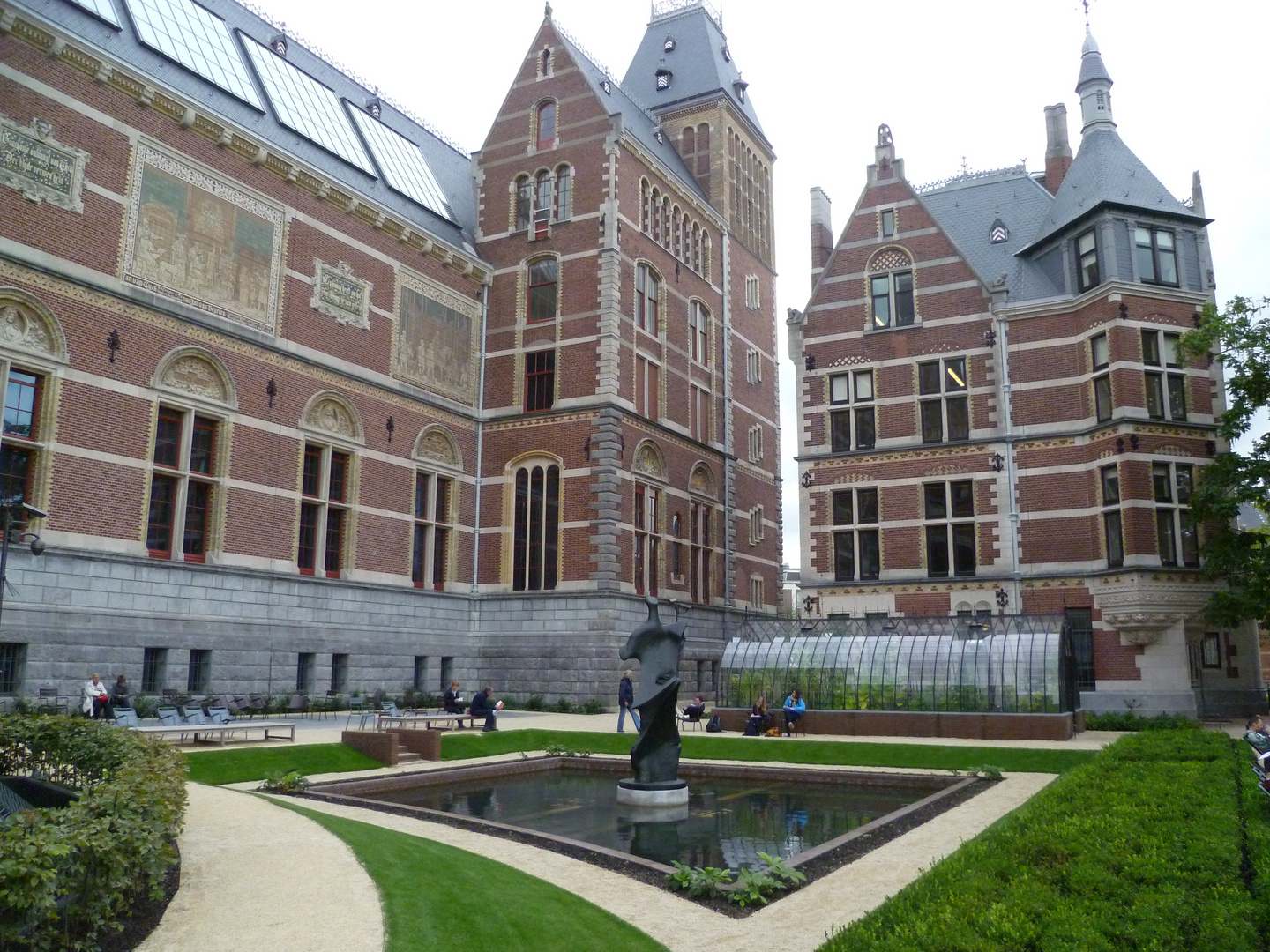 Besinnung im Park des Rijksmuseums Amsterdam