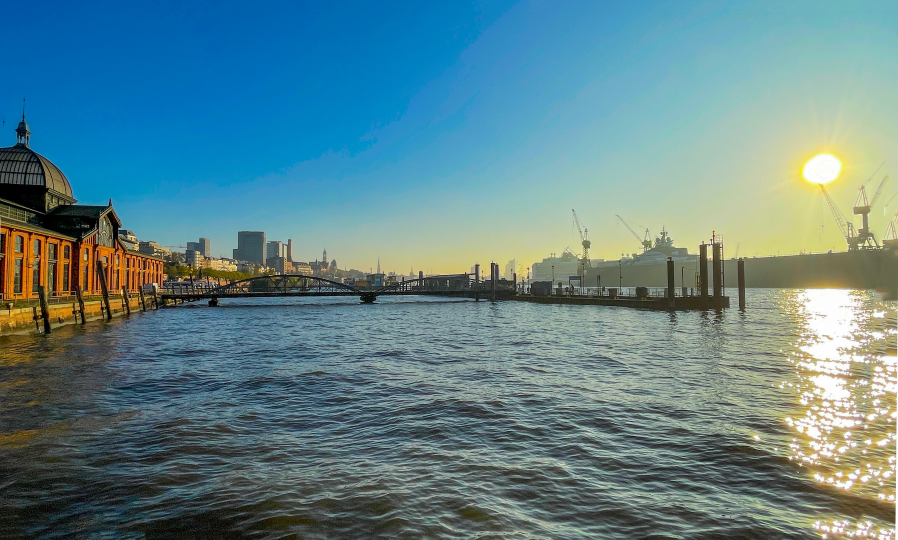 Bestes Herbstwetter am Hamburger Hafen