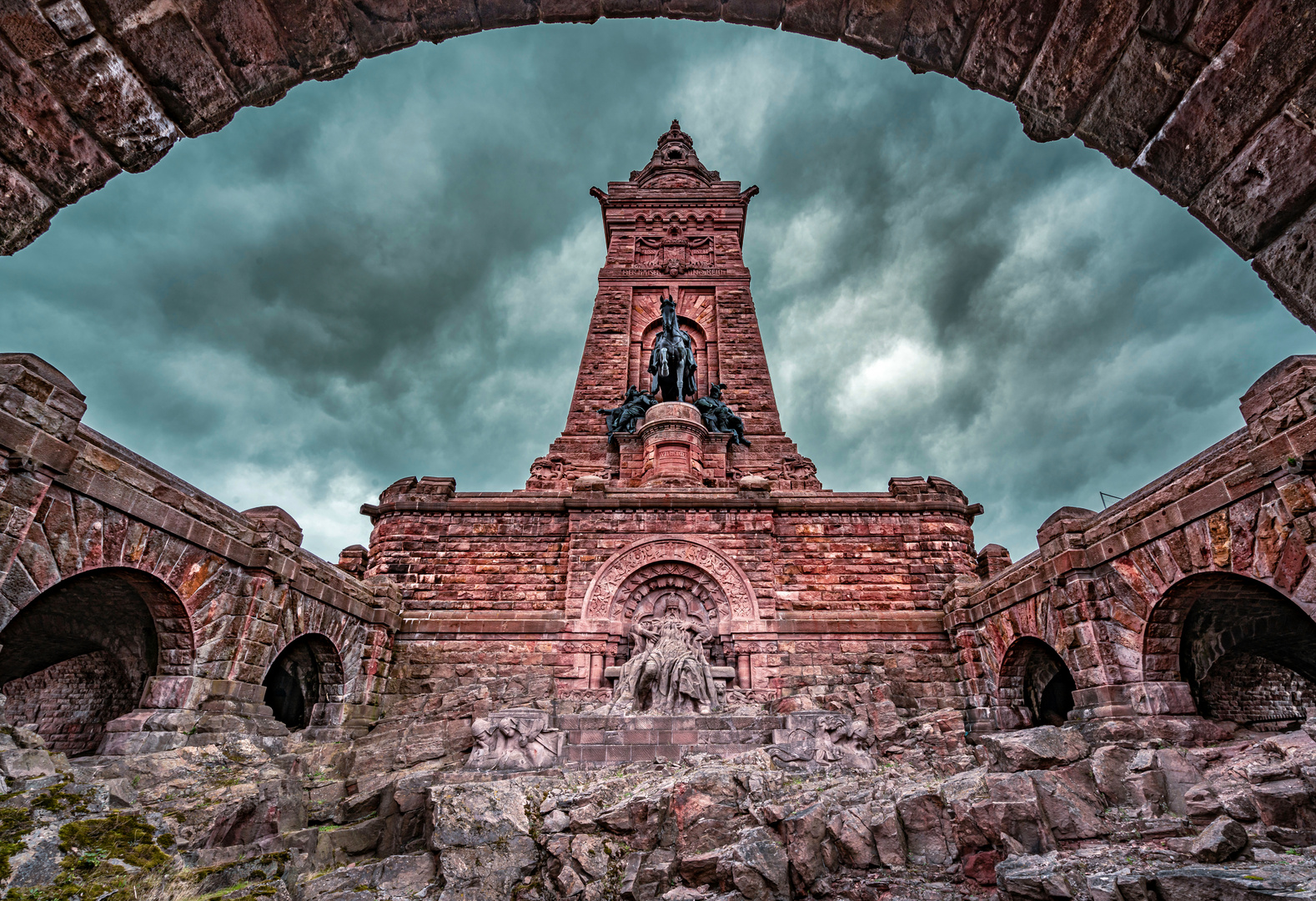 Besuch am Kyffhäuser-Denkmal Foto & Bild | reportage dokumentation ...