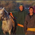 Besuch junger mongolischer Reiter in unserem Lager am Egin River, Nordmongolei