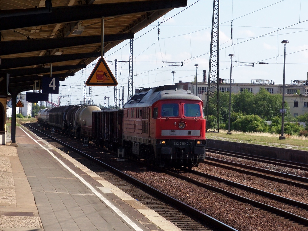 Besuch von 232 - 255 - 0 im Bahnhof Köthen