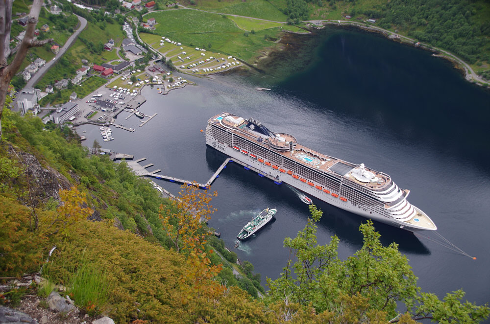 Besuch von der MSC Splendida im Geirangerfjord