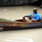 Besucher auf dem Floating Market in Pattaya