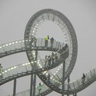 Besucher auf der Landmarke "Tiger & Turtle"