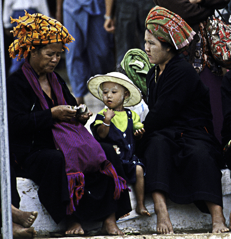 Besucher beim Pagodenfest, Inle Lake, Shan State, Myanmar