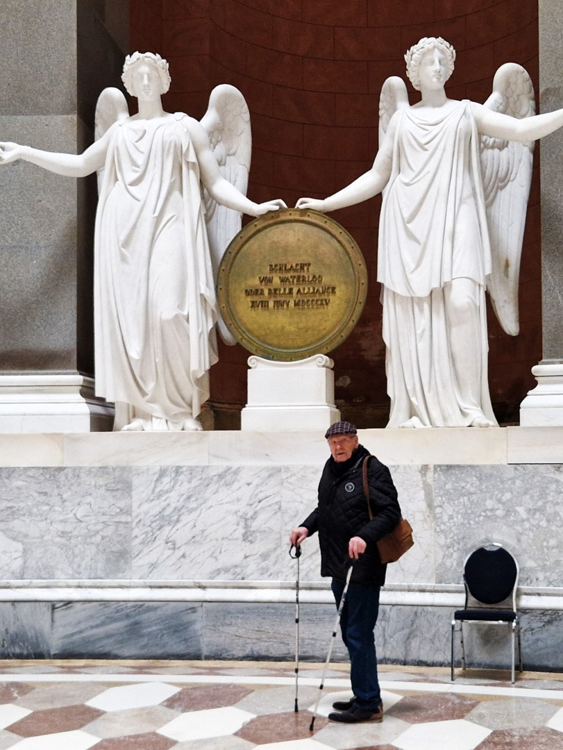 Besucher der Befreiungshalle