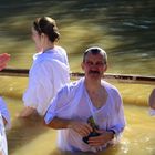 Besucher der Taufstelle Jesu am Jordan in Israel