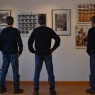 Besucher einer Ausstellung