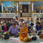 Besuchergruppe in der Shwedagon-Pagode