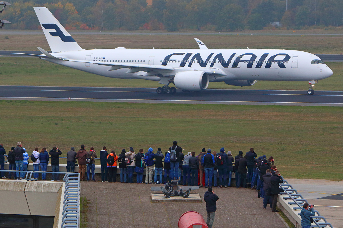 Besucherhighlight = Typenerstlandung in Berlin-Tegel, der A350-900