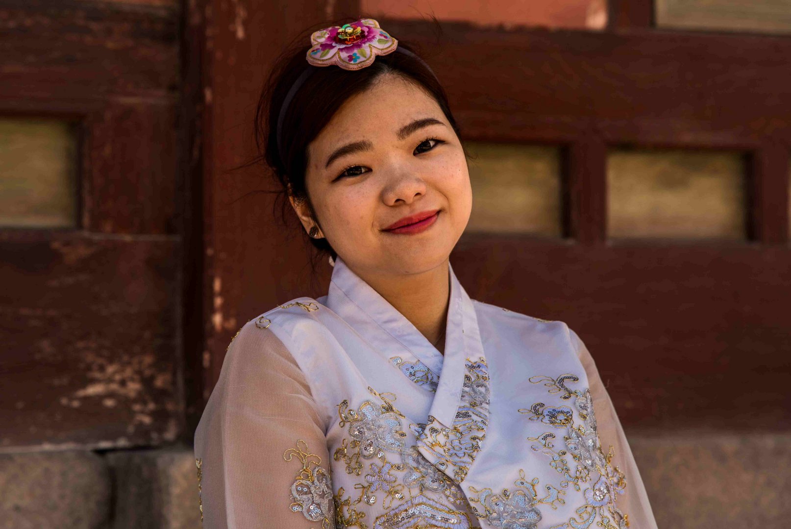 Besucherin im Gyeongbokung Palast in Seoul