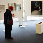 Besucherin oder Teil der Ausstellung?