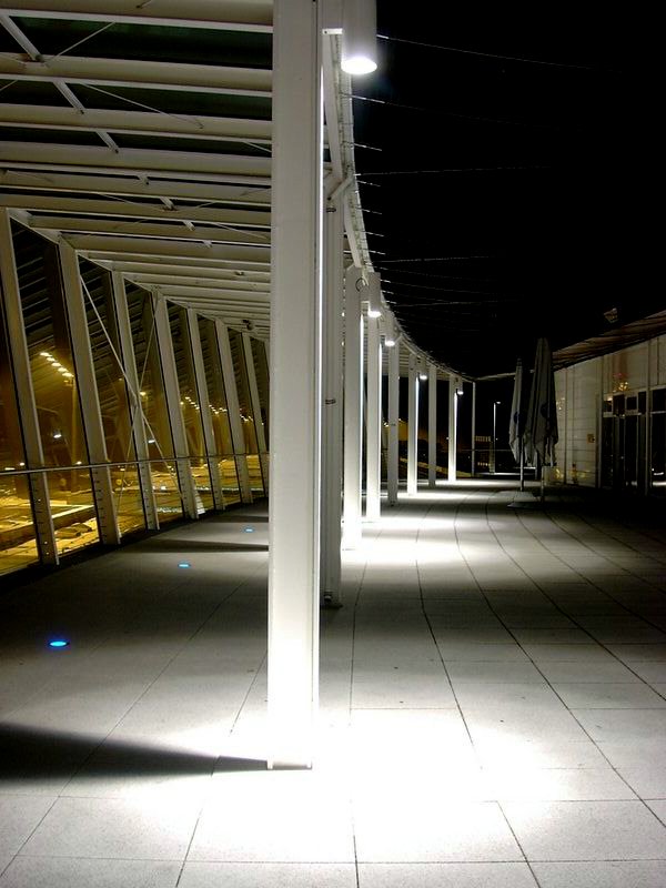 Besucherterrasse Flughafen FJS München bei Nacht