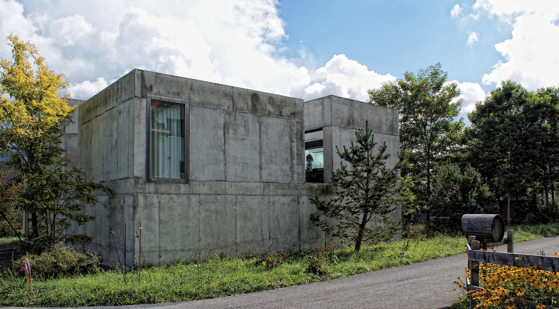 betonhaus mit durchblick